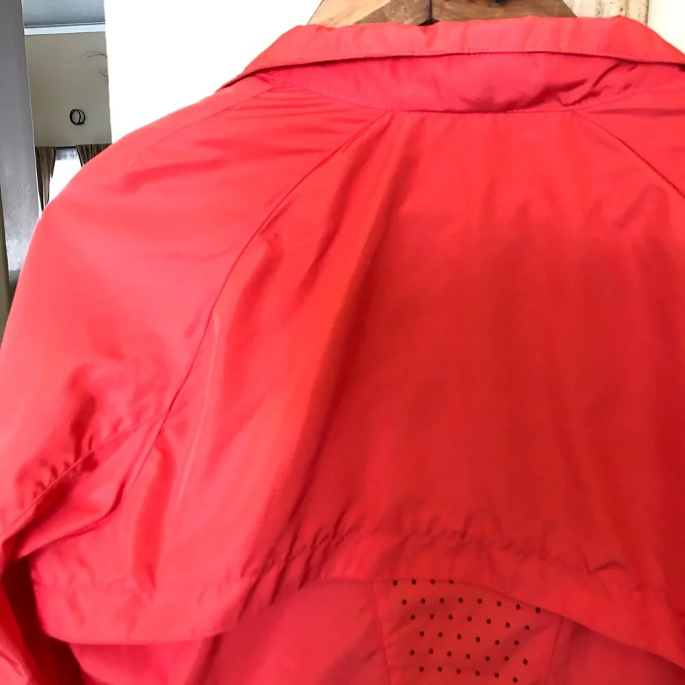 {Helly Hansen} Light, packable running/training jacket with removable sl… - Picture 8 of 14